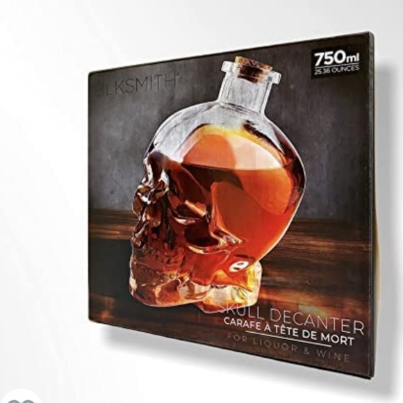 💀blksmith 750ml glass skull 🥃decanter for liquor wine 25.36 oz brand new box